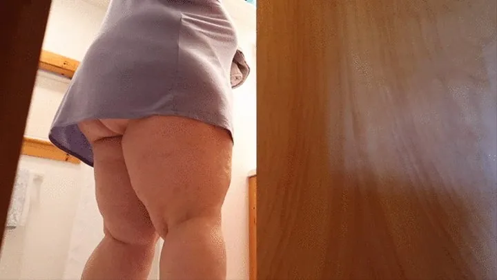 BBW CHLOE: bathroom voyeur