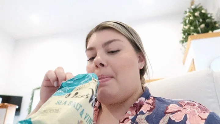 BBW CHLOE: snacking