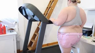 bbw attempting the treadmill
