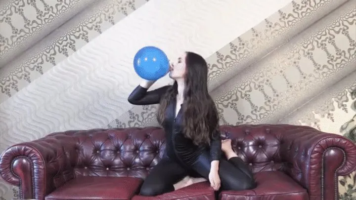 Isa loves wetlook and balloons