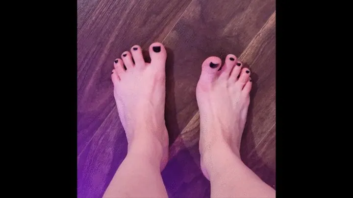 Worship my feet, soles and holes!