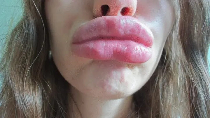 Big square lips