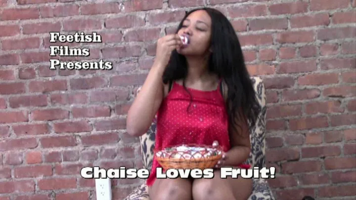 Chaise Loves Fruit