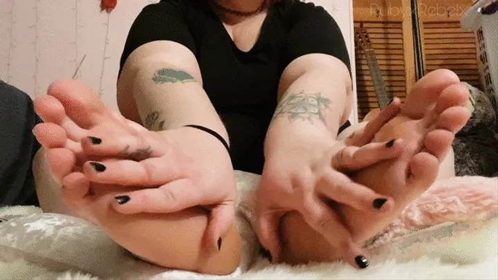 BBW Shows Off & Massages Feet