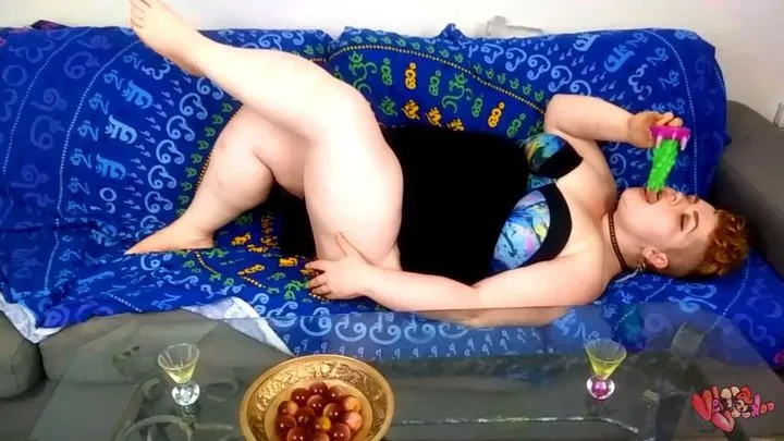 BBW impregnated by ALIEN worm - lays 13 eggs!