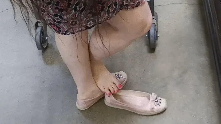 Sweaty Barefoot Shoeplay Adventure at the Grocery Store!