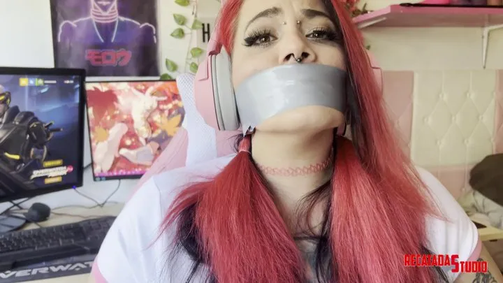 Heiwa, gamer girl in bondage!