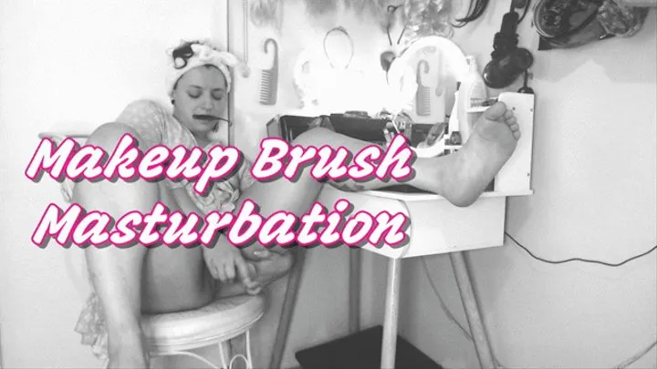 Makeup Brush Masturbation