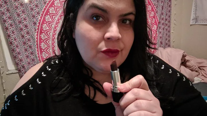 Sexy Lips trying on Lipsticks