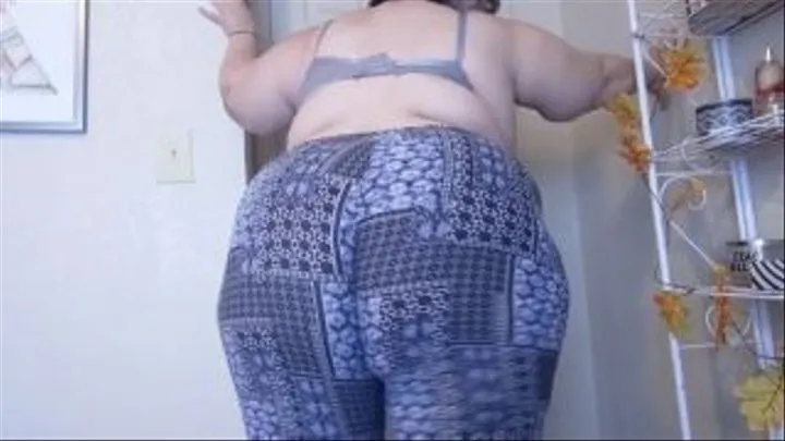 Massive Big Booty in Leggings