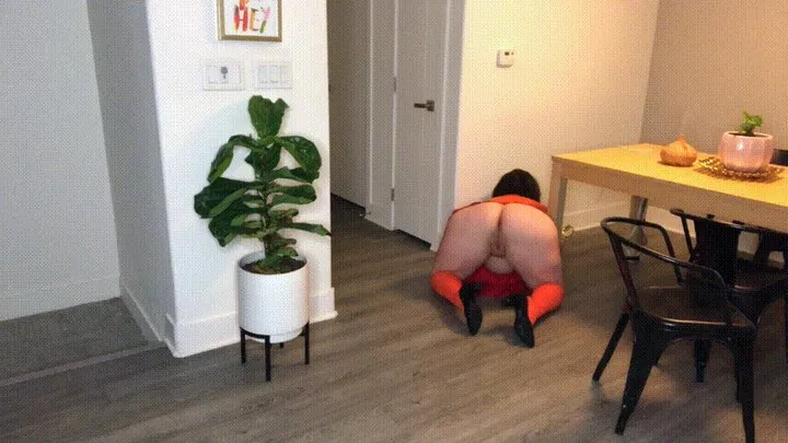 BBW Velma Finds Her Missing Dildo and Fucks It