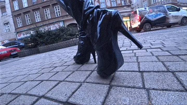 LADY IN HIGH HEELS LEATHER KNEE BOOTS-ADMIRE MY BOOTS ON THE BUSY BOULEVARD!