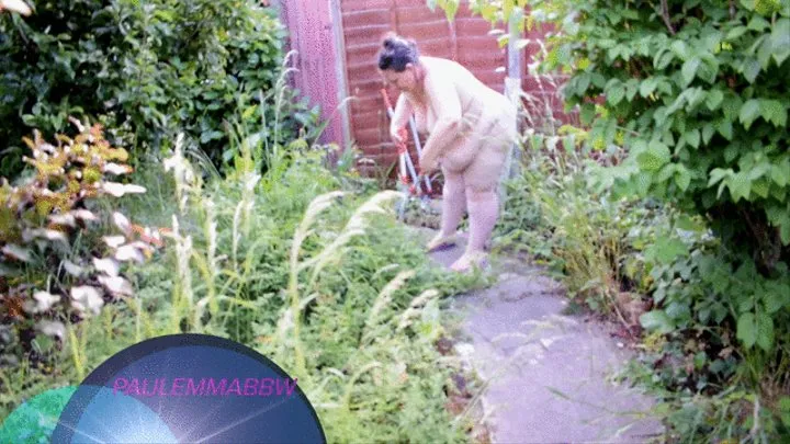 SSBBW naked gardening