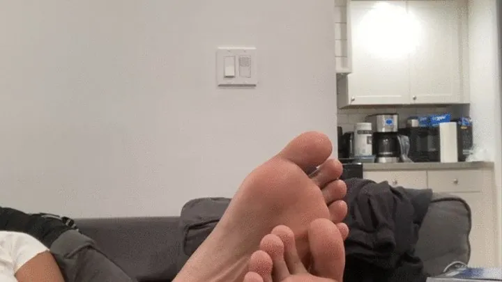 Making white boy massage my oily feet