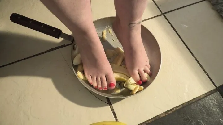 Natalia Crushing Bananas With Her Bare Feet