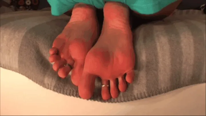 Nikky is showing her wrinkly soles