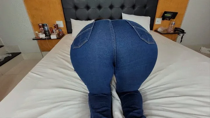 YOUNG BLONDE FARTING IN JEANS WITH HER BIG ASS - BY SCARLET BLOND - CLIP 2