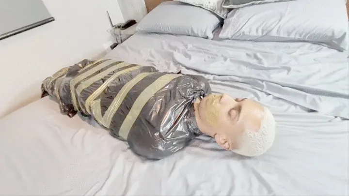 FARTING ON MY MUMMIFIED SLAVE WITH A LOT OF POWER - BY BELLA CRUEL - CLIP 1