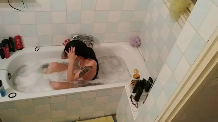 Bath and hair wash 01 cam 2 - Beth Kinky