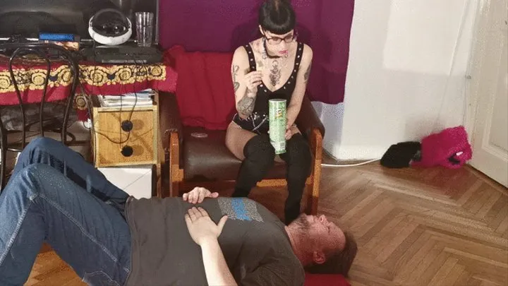 Feeding slave from mouth cam 2 - Beth Kinky