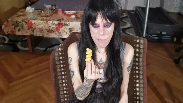Stuffing my head with chips and puffs pt 2 LOW RES - Beth Kinky