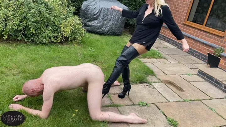 Outdoor Ballbusting Bananza!