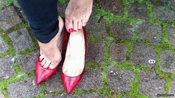 dirty barefoot in Louboutins 2