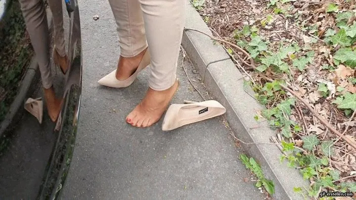 Helena Jeans and Heels in garden center, great one Shoe Show