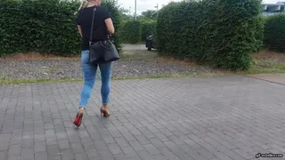 Shoe stealing from the car window