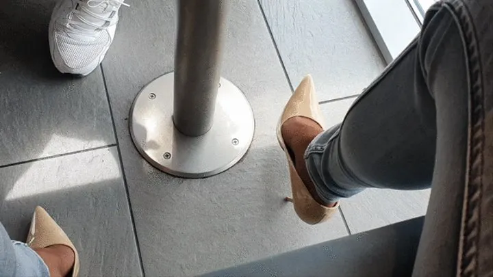 Shoe theft under Table and coffee in my shoe