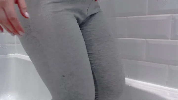 Full Bladder Gushing In Leggings!