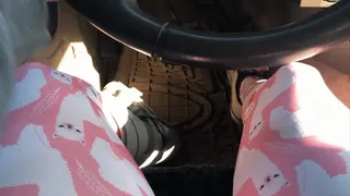 Driving in sneaker and walking cast