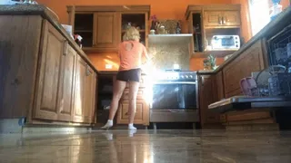 MILF cam in kitchen with dirty socks