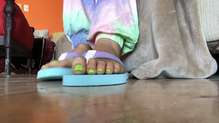 Pretty feet in pretty flip flops