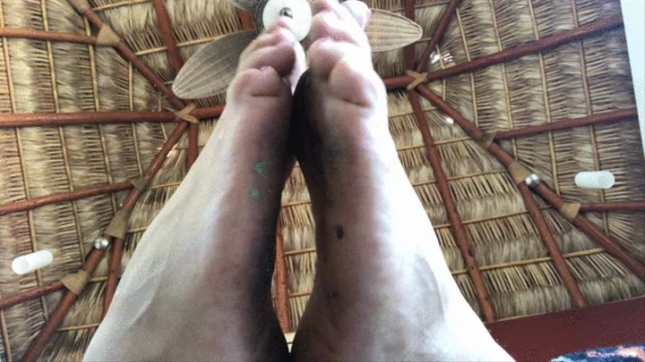 Dirty feet with dirt and paint exclusives mini clip