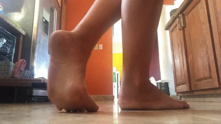 MILF with dirty feet does dishes