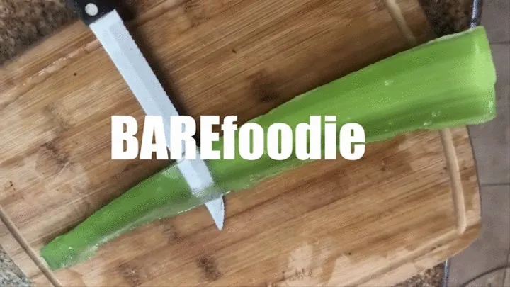 Barefoot Babe Tries Out a New Recipe