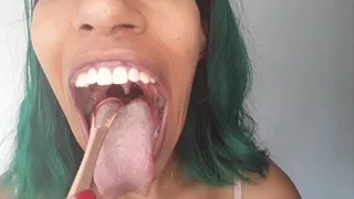 White tongue scraping