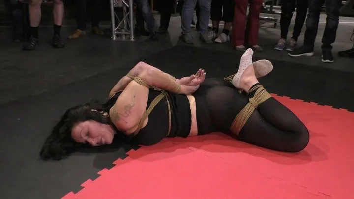 1 on 1 Bondage Escape Challenge from BoundCon XVI - Mario vs tattooeDMomo - Part 2