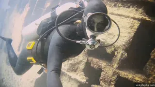 Wreck Dive with Vintage Mask