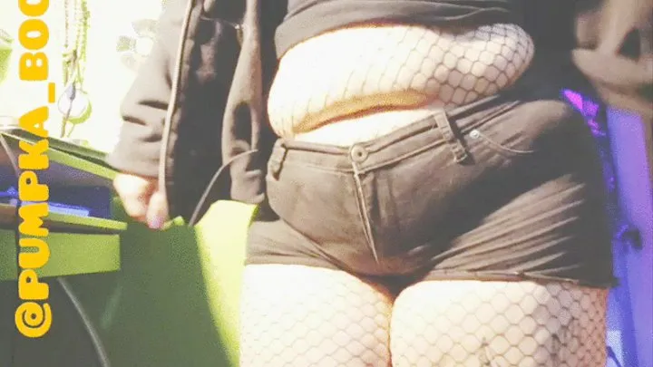 Fishnets and Bootyshorts Twerking