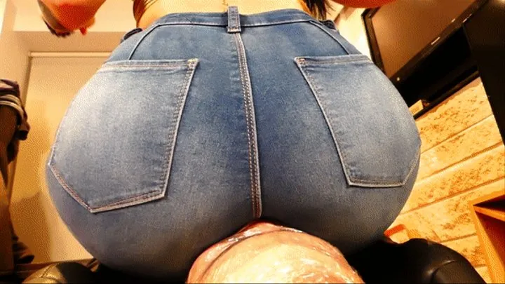 Jeansitting Head Crush - Bella Ava