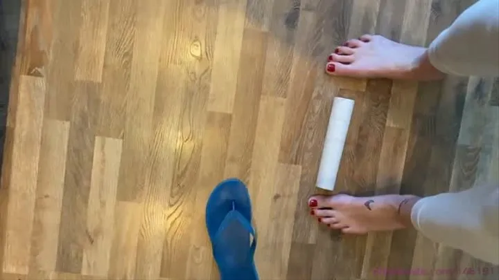 Amazon Beatrix measuring her huge size 17 feet (48 EU)