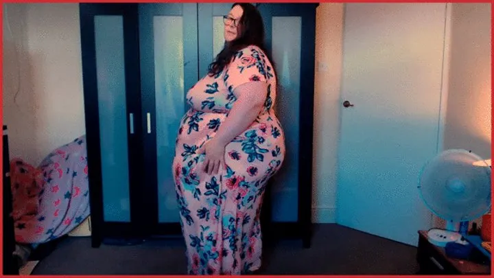 SSBBW TRIES ON DRESS WITH WITHOUT PANTIES