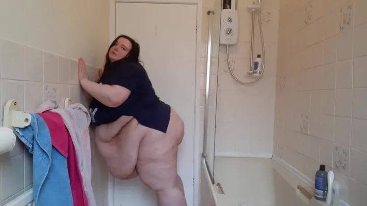 BBW SSBBW SHOWS OFF FAT BELLY WITH JIGGLES AND SHAKES