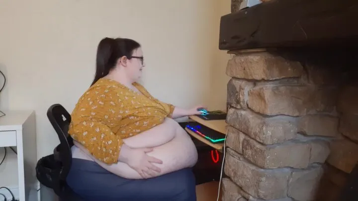 THE FATTEST GIRL AT WORK - STRUGGLES AND BELLY SHOW