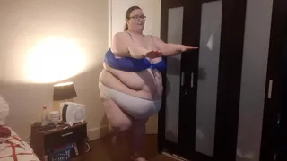 SSBBW DOES EXERCISE ROUTINE