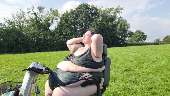 SSBBW RIDES MOBILITY SCOOTER IMMOBILITY IMMINENT JIGGLY BELLY