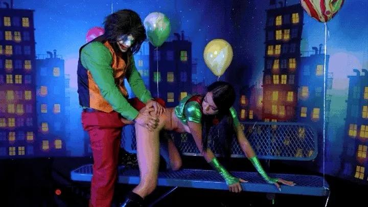 JOKER Mesmerizes & Fucks FEMALE ROBIN