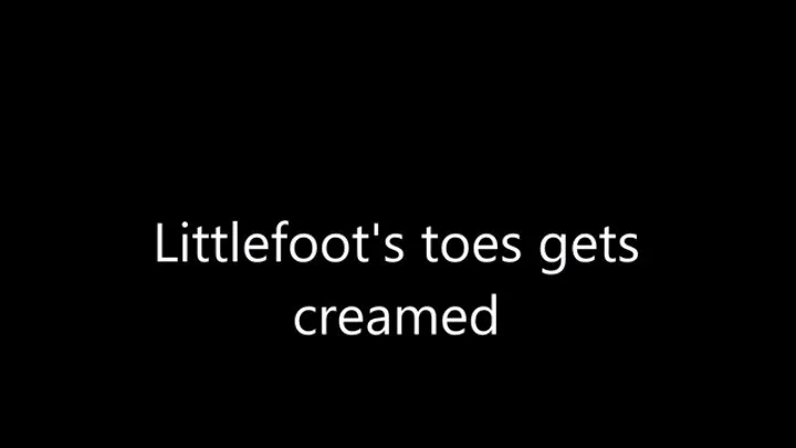 Littlefoot's toes get sticky